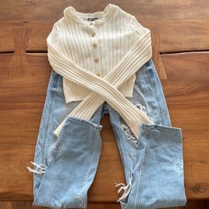 Hollister ripped smiley jeans and Wild Fable sweater outfit